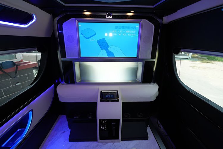 Based on Toyota Hiace luxury partition wall with lifting TV
