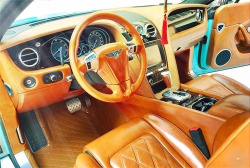 高級車の内装色変更はどのように行われているのでしょうか？