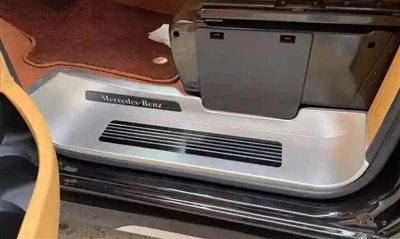 車のウェルカムペダルに適した素材は何ですか?
