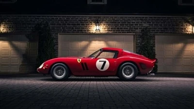 1962 年に生産されたフェラーリ 250 GTO は自動車オークションの新記録を打ち立てました。