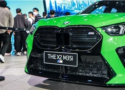 新型BMW X2 M35i/は来年発売予定。
