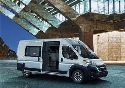 2024 ラム プロマスター® クルーバン チームスペース