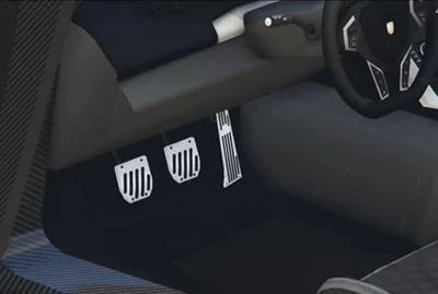 車の 3 つのペダルは何ですか