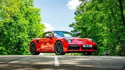 ポルシェ 911 ハイブリッドが今夏初頭にデビュー