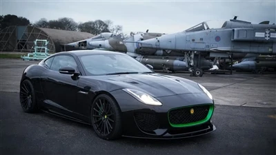 リスターが改良したジャガー F-Type SVR の定格ブレーキ力は 666 HP です。